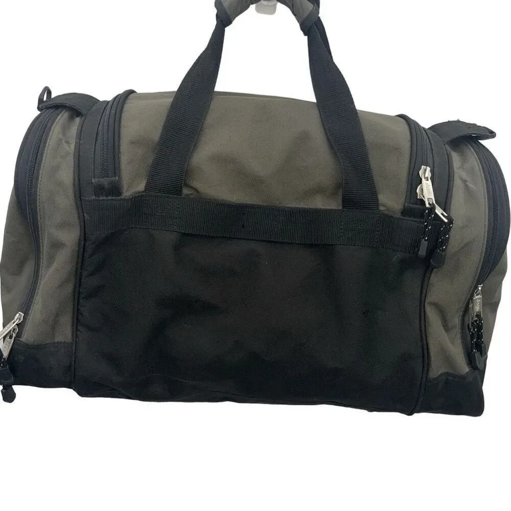 Jeep travel equipment duffel bag, two side pockets, and a large middle pocket vi